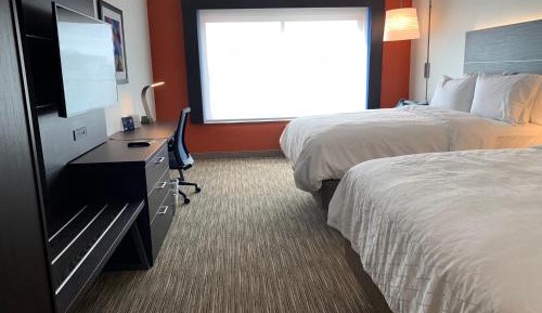 Queen Room with Hearing Mobility Accessible Tub - Non-Smoking