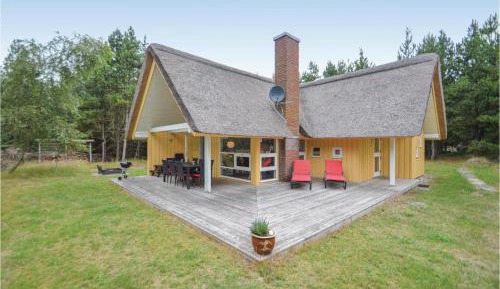 Three-Bedroom Holiday Home 