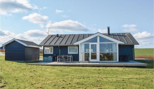 Three-Bedroom Holiday Home 
