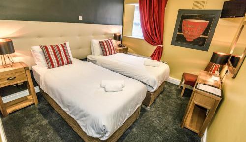 Double or Twin Room with Shower