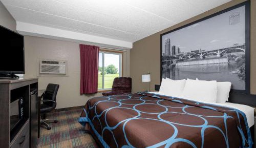 Deluxe King Studio Suite with Jettet Tub - Non-Smoking