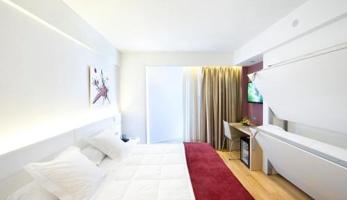 Quadruple Room (2 Adults + 2 Children)