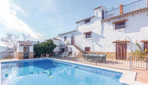 Eight-Bedroom Holiday Home