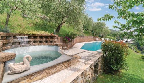 Three-Bedroom Holiday Home 