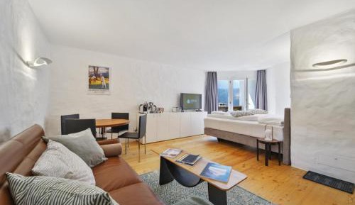 Apartment with Lake View