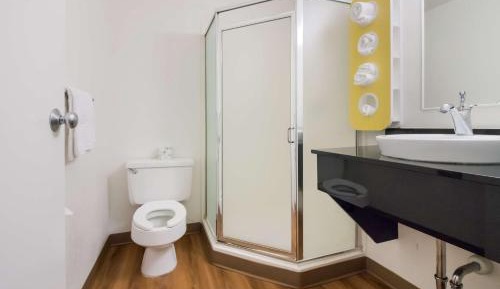 Deluxe Queen Room - Non-Smoking