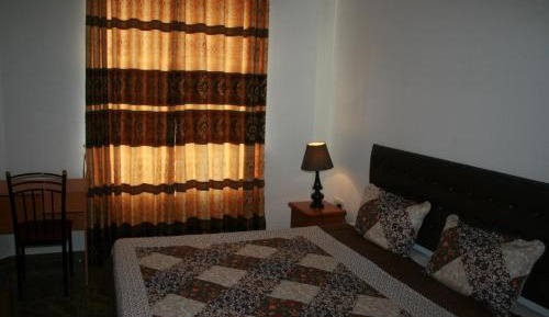 Deluxe Room (2 Adults + 1 Child)
