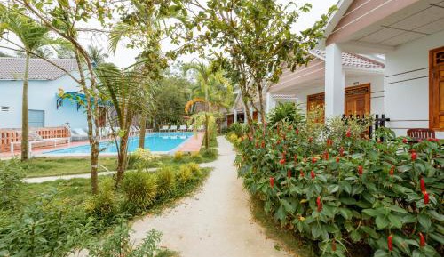 Bungalow with Garden View