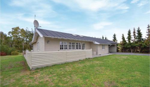 Three-Bedroom Holiday Home 