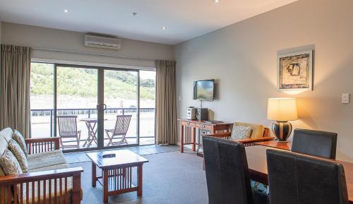 Harbor View One Bedroom Apartment
