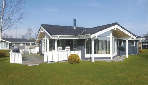 Three-Bedroom Holiday Home 