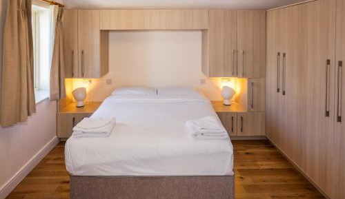 One-Bedroom Luxury Apartment