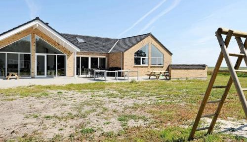 Seven-Bedroom Holiday Home