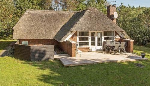 Three-Bedroom Holiday Home 