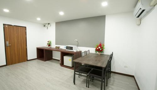 King Studio with Sofa Bed