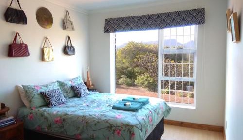 Art Deco Apartment with Mountain View