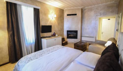 Superior Double Room with Fireplace & Mountain View