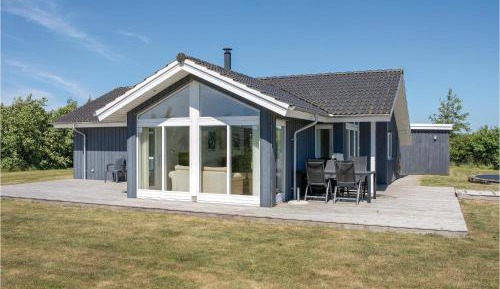 Three-Bedroom Holiday Home 