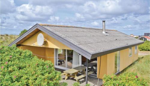 Three-Bedroom Holiday Home 