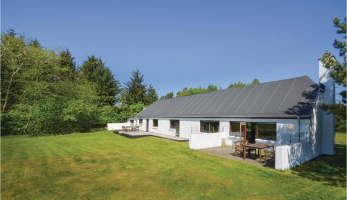 Three-Bedroom Holiday Home 