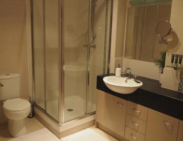 Deluxe Queen Suite
