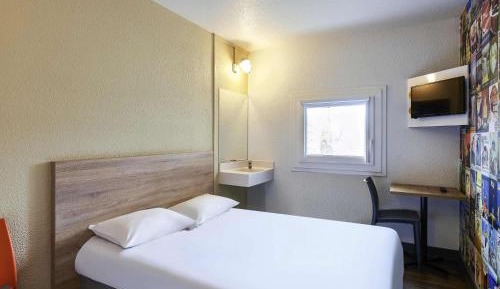 Tandem Room with Shared Bathroom/WC