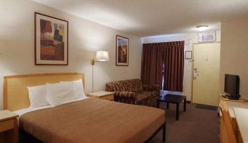 One Queen Bed Pet Friendly Non-Smoking