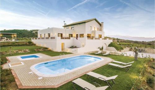 Six-Bedroom Holiday Home