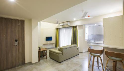 Floressa Residence Suite Room with Balcony