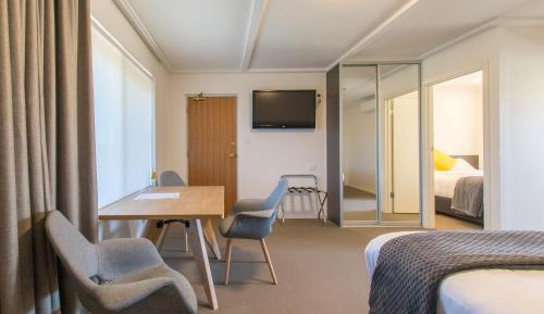 Deluxe Family Room