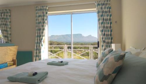 Scandinavian Apartment with balcony and Mountain View