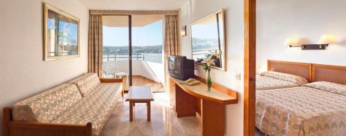 One-Bedroom Apartment with Sea View (3 Adults)
