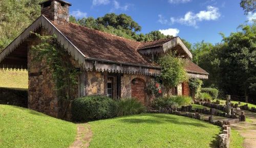 Chalet with Fireplace (4 Adults)