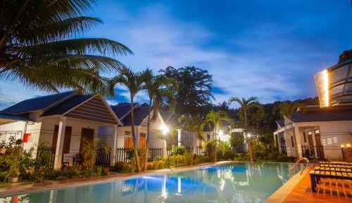 Bungalow with Garden View