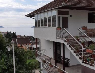 Apartment with Garden View