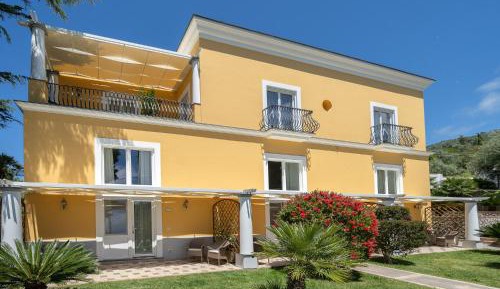 Standard Triple Room with Garden View