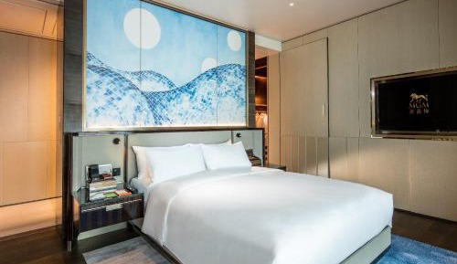 Skylofts King Room