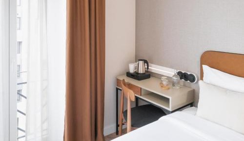 Classic Room with Street View