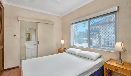 Deluxe One-Bedroom Apartment