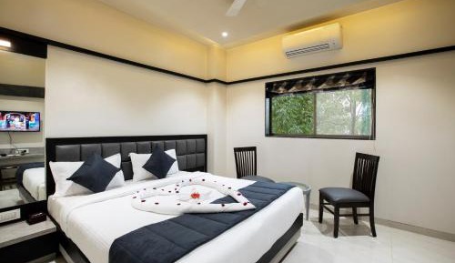 Grand King Room with Bathtub