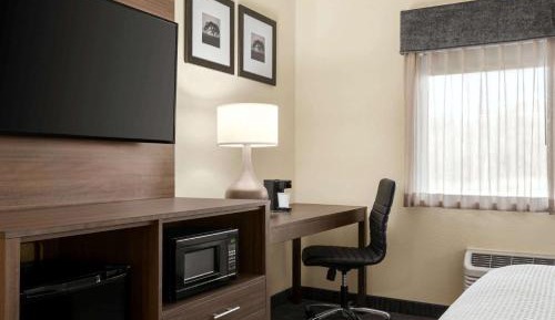 Queen Room - Non-Smoking