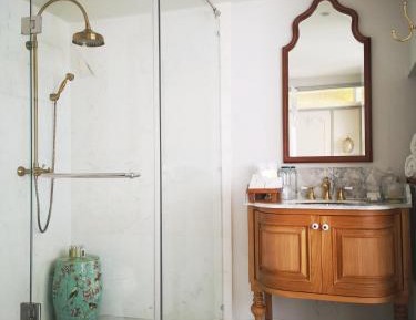 Petite Bedroom without Bathtub (no extra bed allowed)