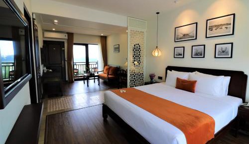 Junior Suite with Balcony and River View
