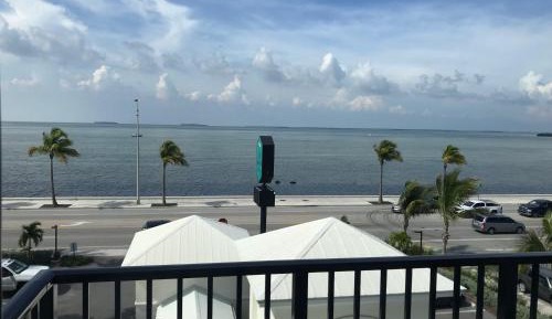 One-Bedroom King Suite with Ocean View - Accessible/ Roll In Shower