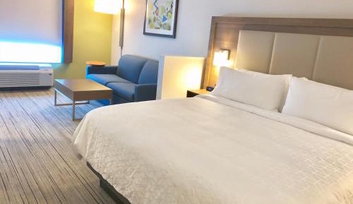 King Suite - Non-Smoking