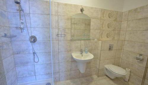 Double or Twin Room with Shower