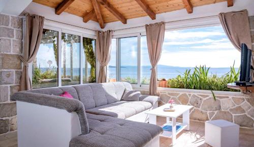 Two bedroom apartment with Sea view