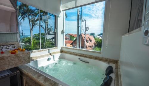 Deluxe Suite with Spa Bath