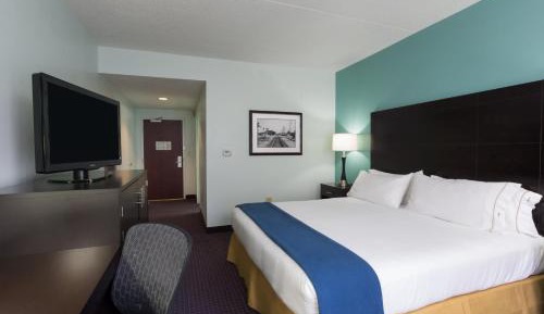 Standard King Room with Mobility Accessible Tub