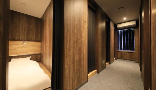 Single Bed in Mixed Dormitory Room